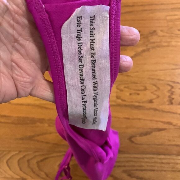 Xhilaration Size Medium NWOT fuchsia one piece swimsuit - Picture 6 of 6